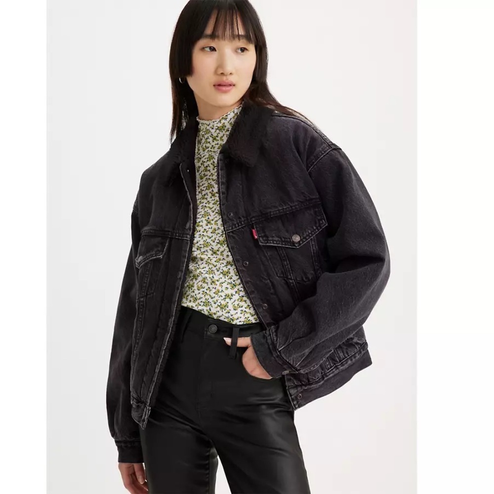 Levi’s Premium Black 90s Sherpa Trucker Jacket Size Small - sold out